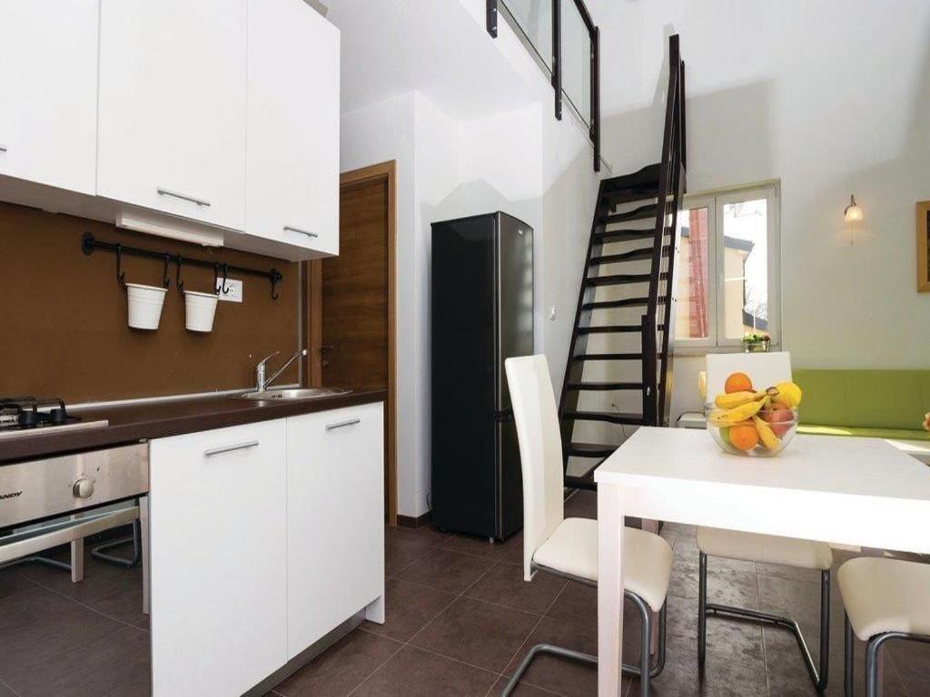 Apartments Grzic Porozina エクステリア 写真