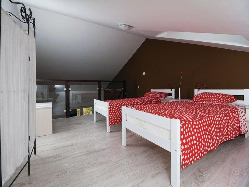 Apartments Grzic Porozina エクステリア 写真
