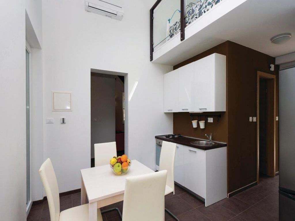 Apartments Grzic Porozina エクステリア 写真